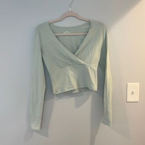 hollister light green long sleeve size medium